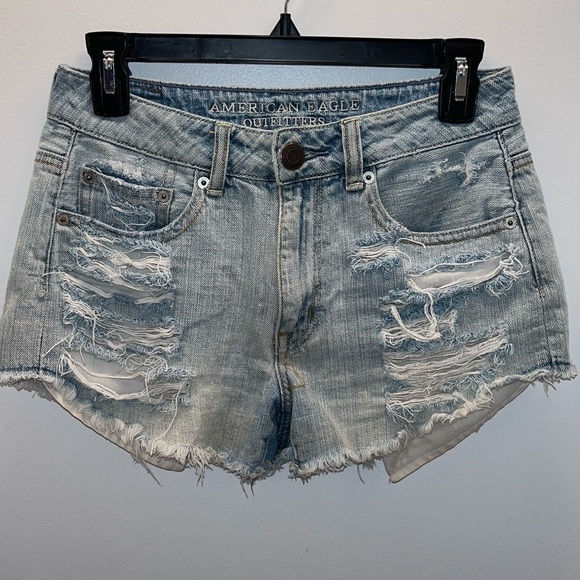American Eagle High Rise Festival Size 2 Distressed Shorts Light Wash - Picture 1 of 4